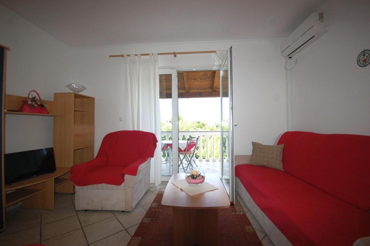 Apartments Novak By El-Pi Tours Malinska Kültér fotó