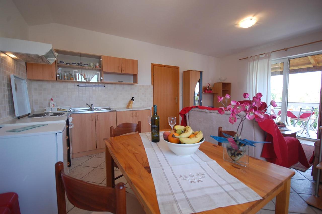 Apartments Novak By El-Pi Tours Malinska Kültér fotó