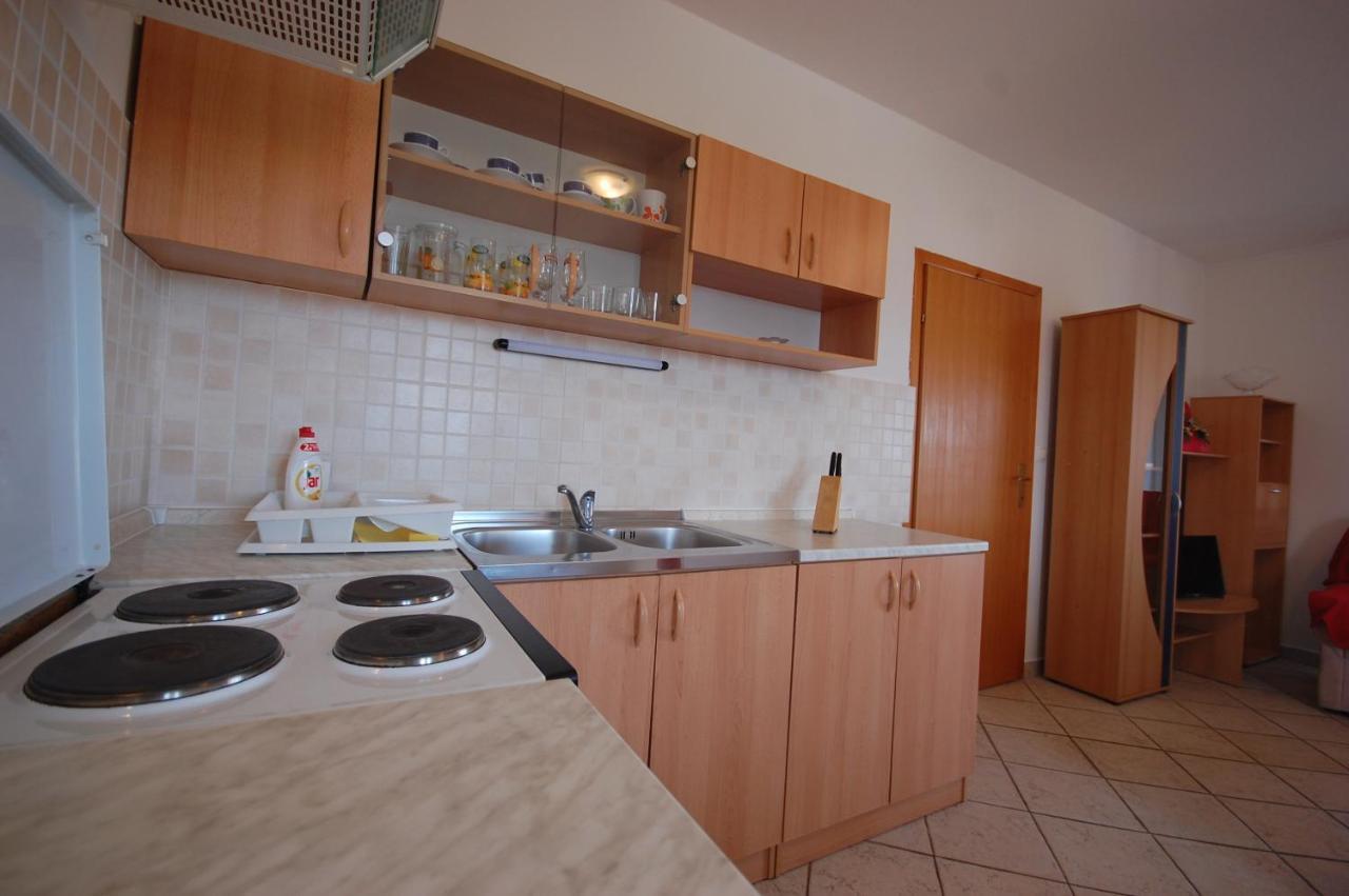 Apartments Novak By El-Pi Tours Malinska Kültér fotó