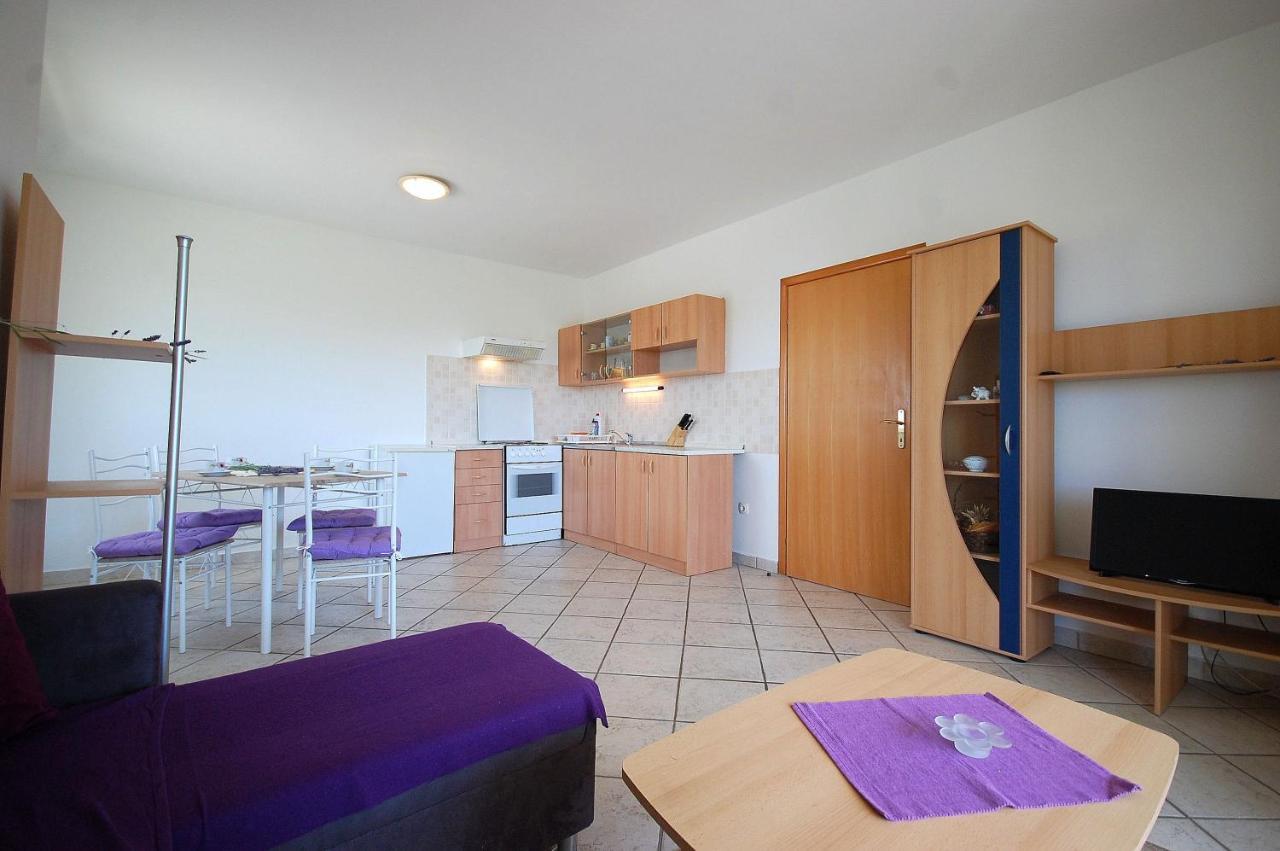 Apartments Novak By El-Pi Tours Malinska Kültér fotó