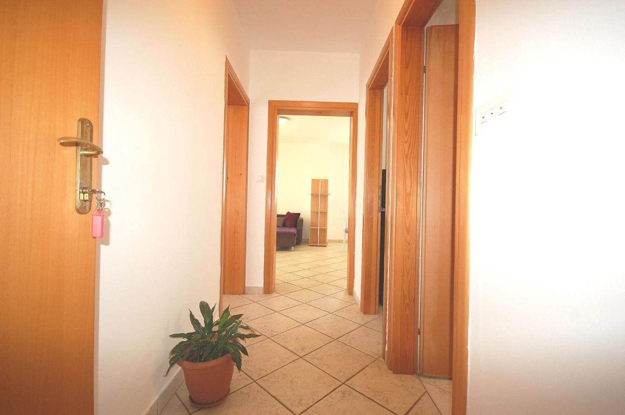Apartments Novak By El-Pi Tours Malinska Kültér fotó
