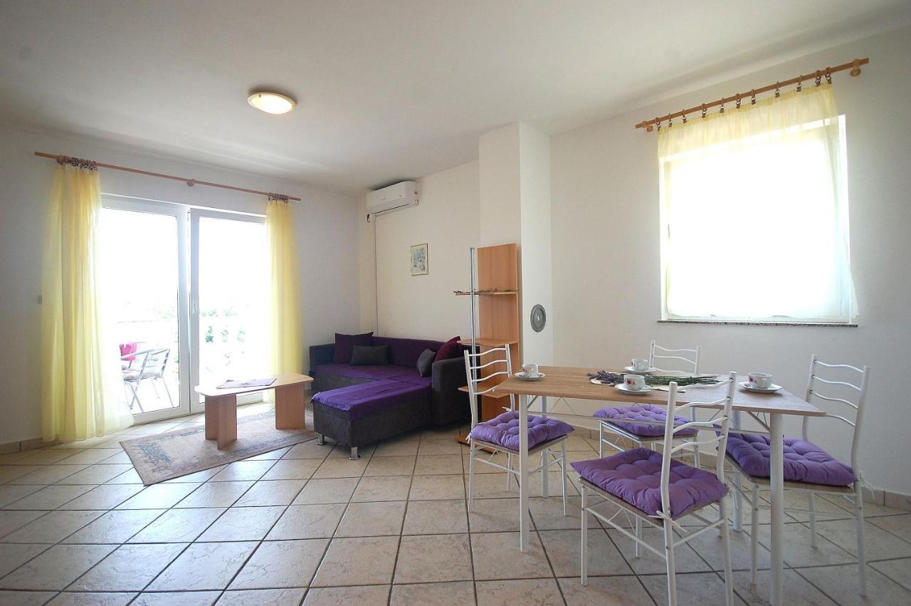 Apartments Novak By El-Pi Tours Malinska Kültér fotó