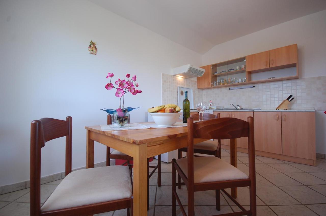 Apartments Novak By El-Pi Tours Malinska Kültér fotó