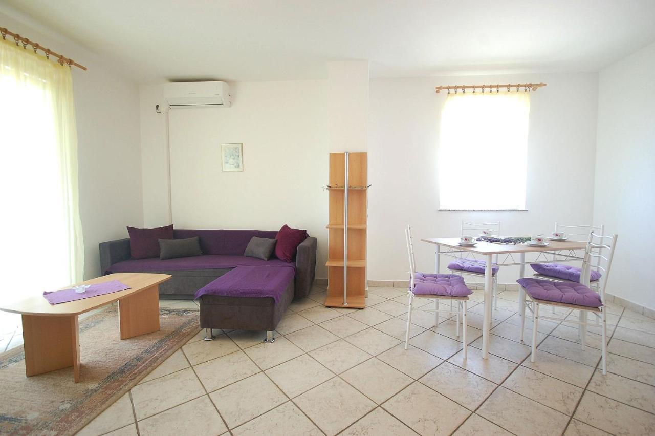 Apartments Novak By El-Pi Tours Malinska Kültér fotó